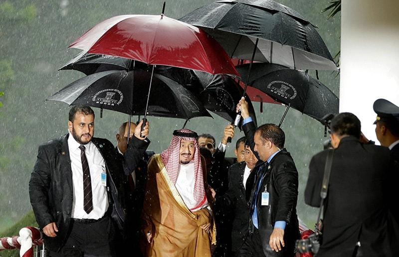 Suudi Arabistan Kralı Endonezya'da