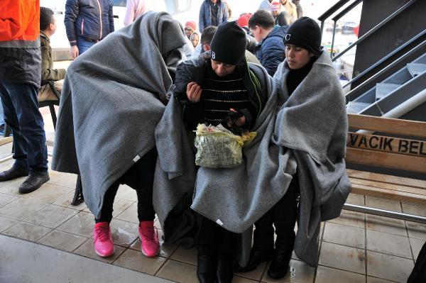 Alabora olan bottaki 35 kaçağı Sahil Güvenlik kurtardı