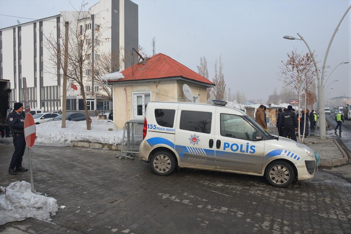 Sırrı Sakık görevden alındı