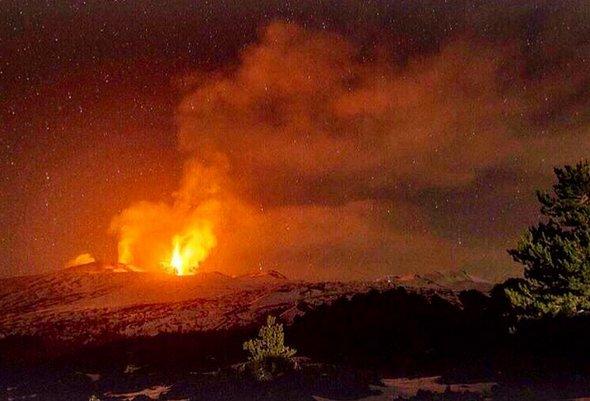 Etna Yanardağı faaliyete geçti