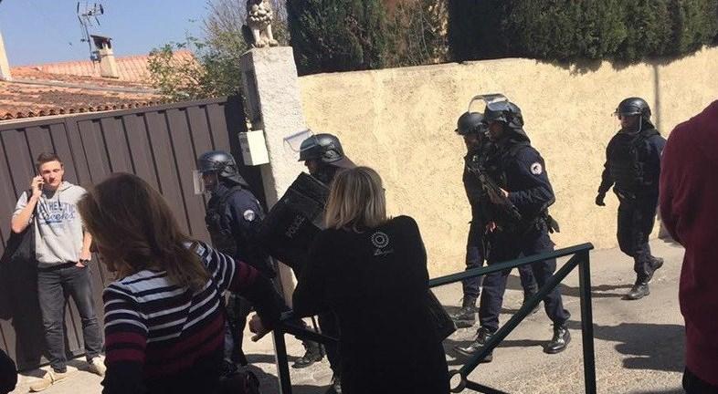 Fransa'da patlama ve silah sesleri