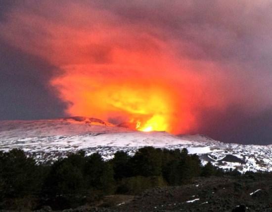 Etna Yanardağı’nda patlama: 10 yaralı