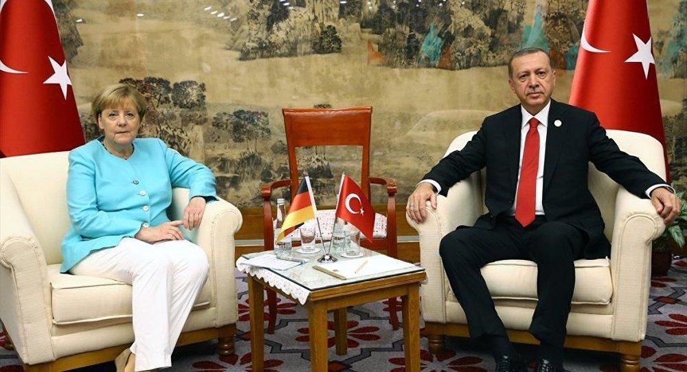 Almanlar Merkel'in tavırlarından rahatsız