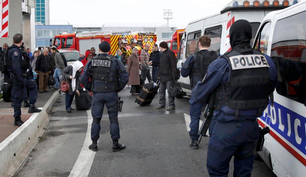 Paris'te iki terör saldırısı birden yaşandı