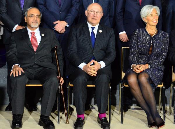 Fransız bakanın eflatun çorapları