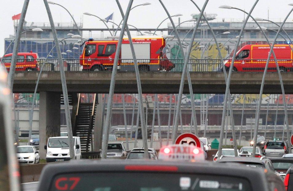 Paris'te iki terör saldırısı birden yaşandı
