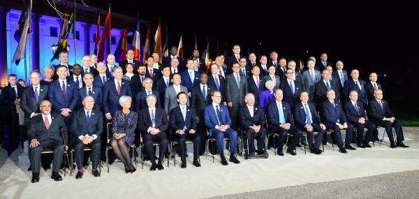 Fransız bakanın eflatun çorapları