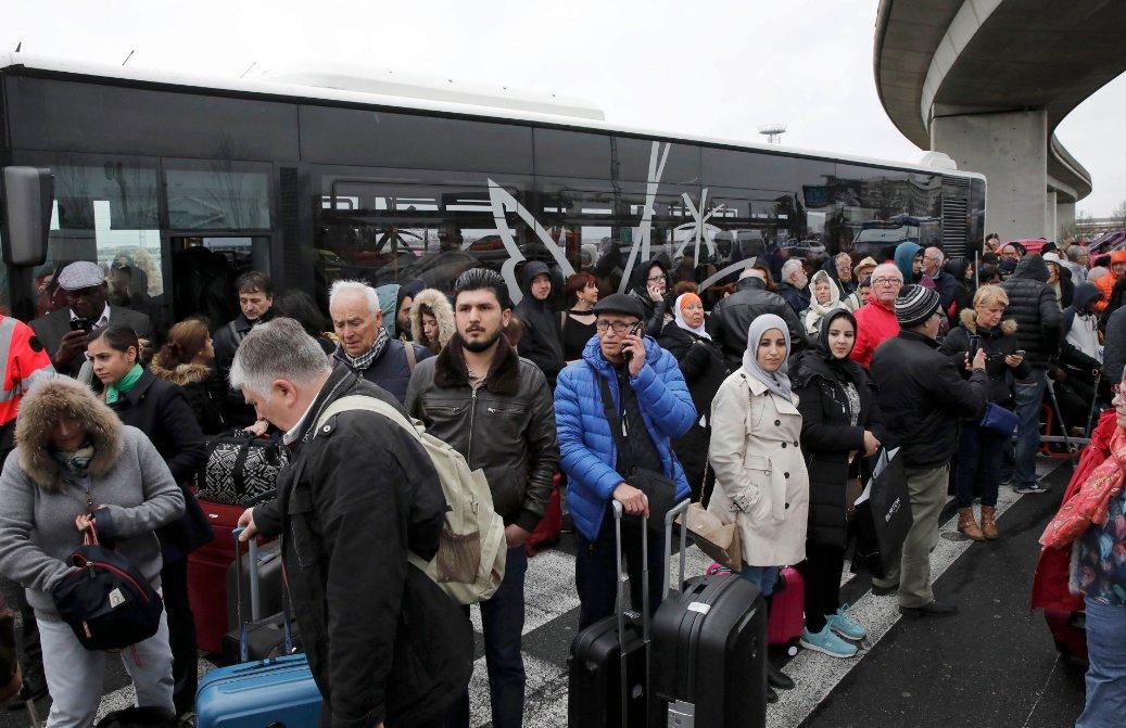 Paris'te iki terör saldırısı birden yaşandı
