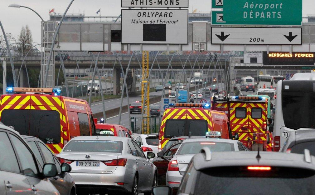 Paris'te iki terör saldırısı birden yaşandı