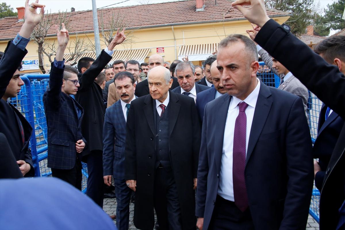 Devlet Bahçeli sahalara indi