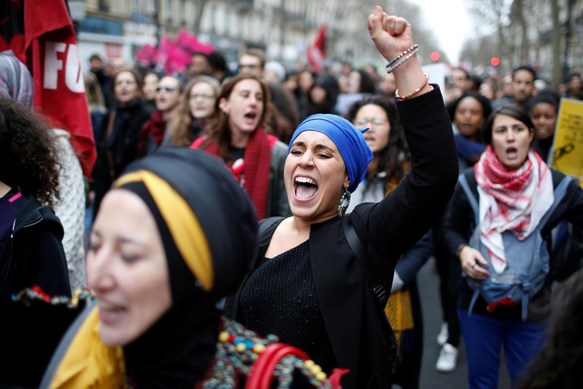 Paris'te polis şiddetine karşı protesto