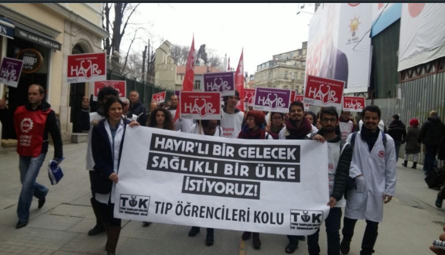 Doktorlar 'hayır' yürüyüşü yaptı