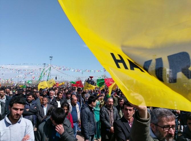 Diyarbakır'daki nevruz kutlamasında 'hayır' pankartları