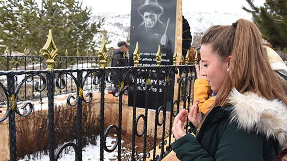 Aşık Veysel mezarı başında anıldı