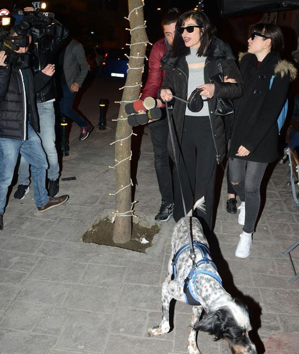 Kıvılcım Ural ile Seçkin Piriler bir kafede karşılaştı