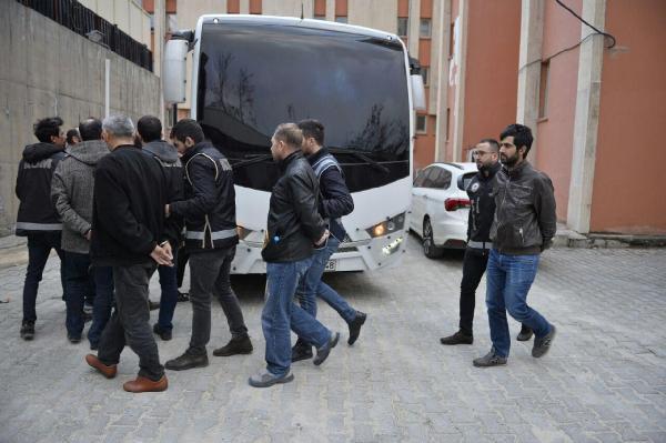 Mardin'de 17 polise FETÖ'den tutuklama