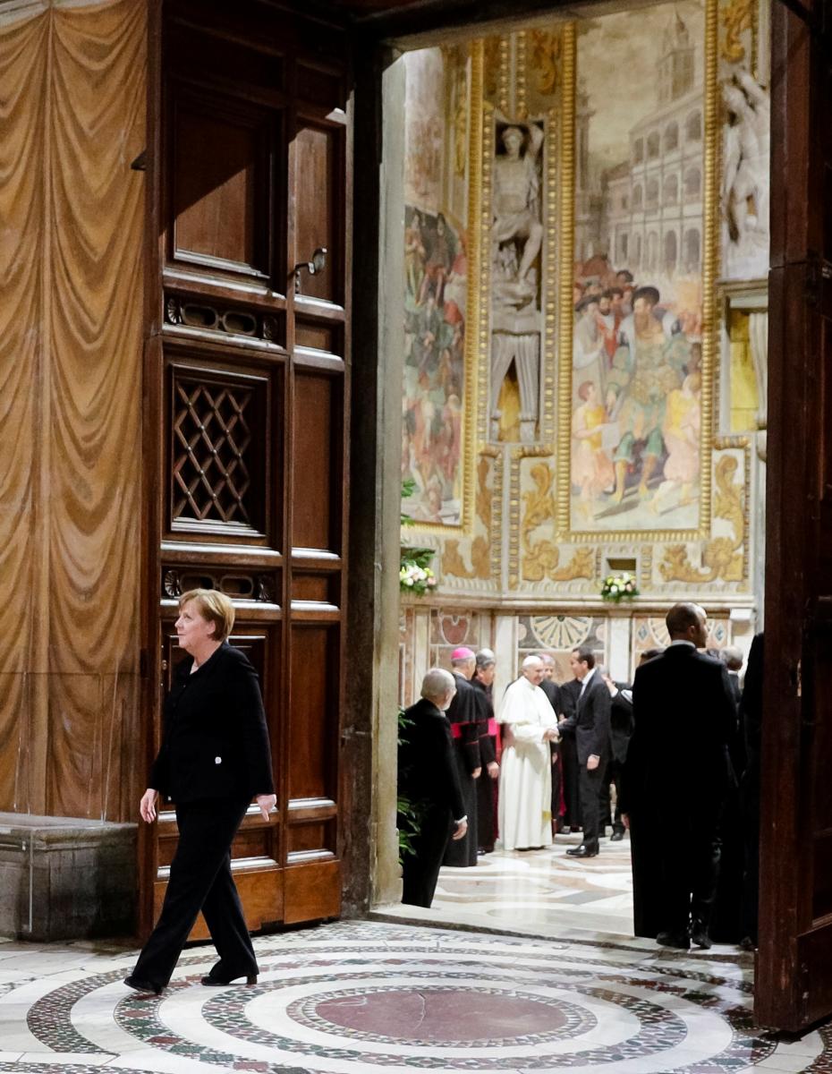 Papa: AB kendini sorgulamalı