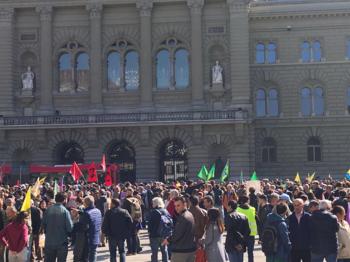 İsviçre'de 'Kill Erdoğan' pankartlı hayır kampanyası