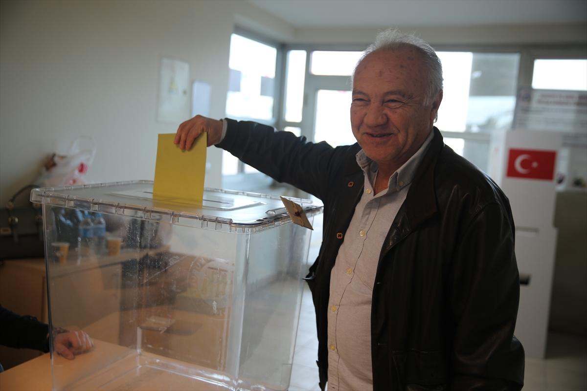 Gümrük kapılarında oy verme işlemi başladı