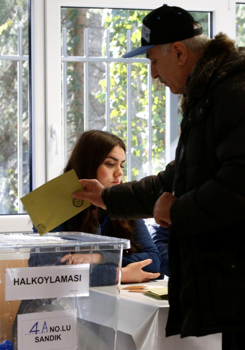 Almanya'da yaşayan Türkler sandık başında