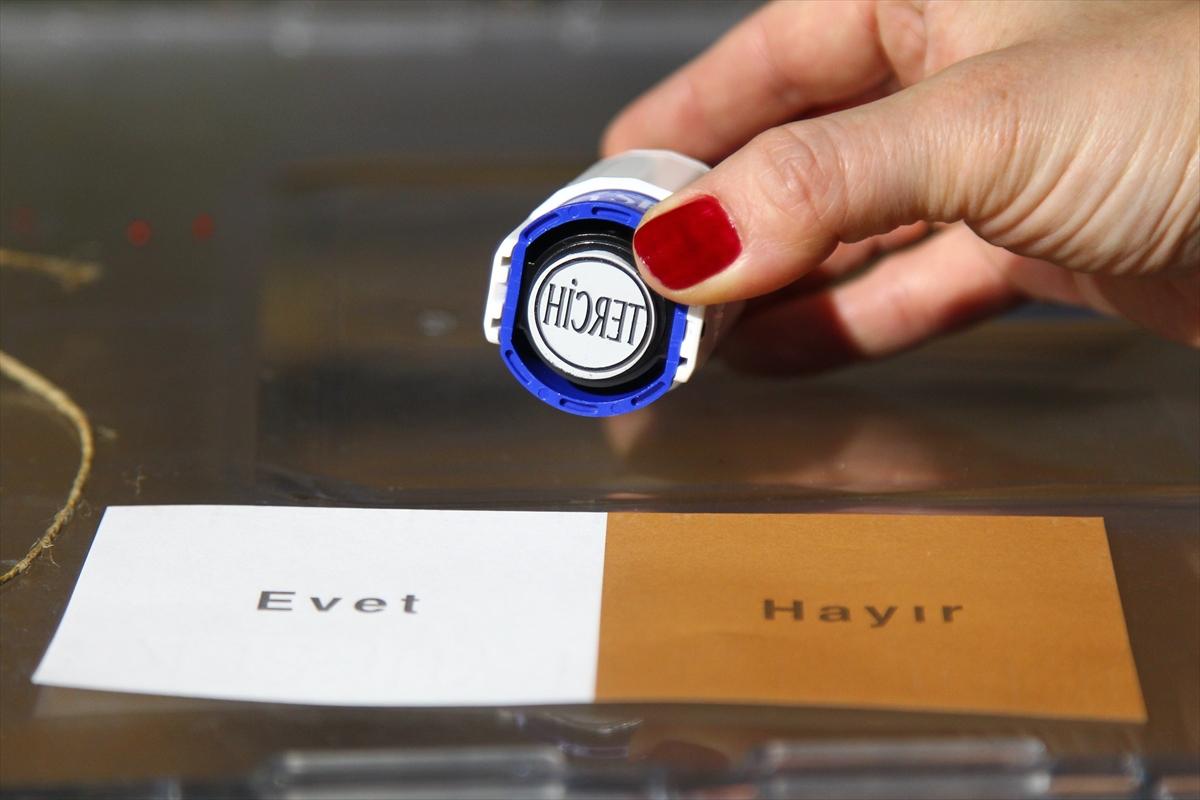 Gümrük kapılarında oy verme işlemi başladı