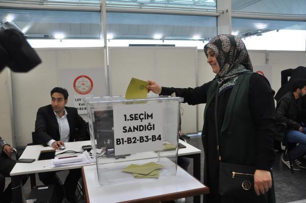 Gümrük kapılarında oy verme işlemi başladı