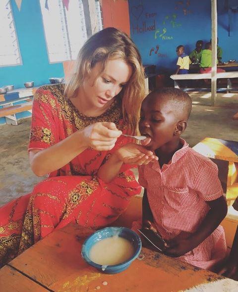 Gamze Özçelik kendini Afrikalı çocuklara adadı