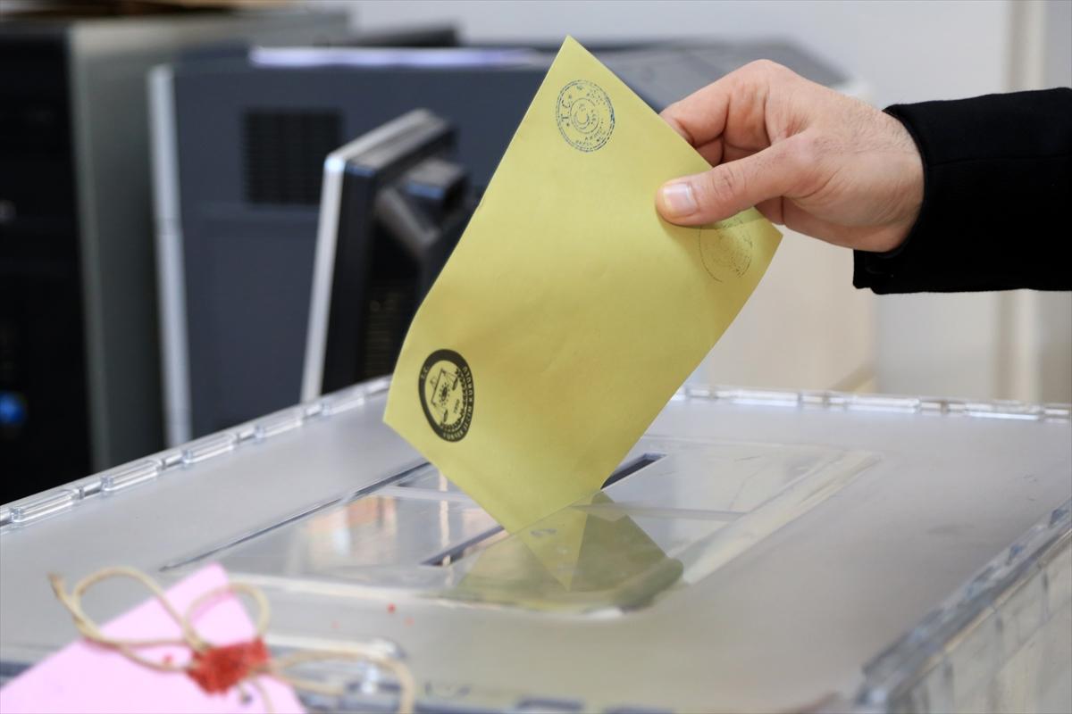 Gümrük kapılarında oy verme işlemi başladı