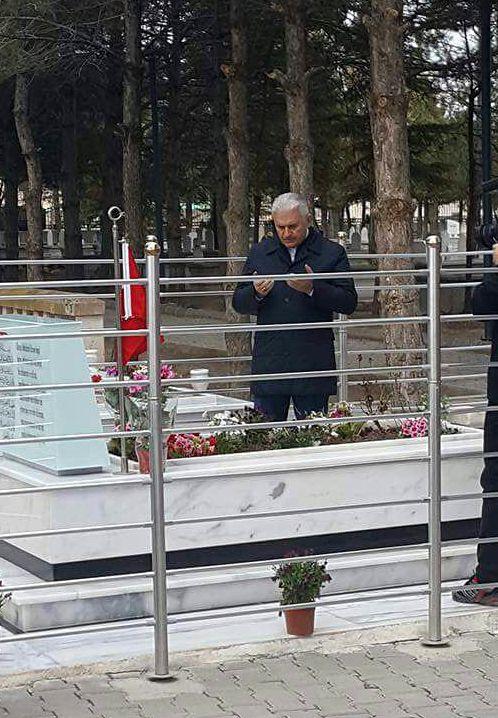 Başbakan Yıldırım'dan şehit Halisdemir'e dua
