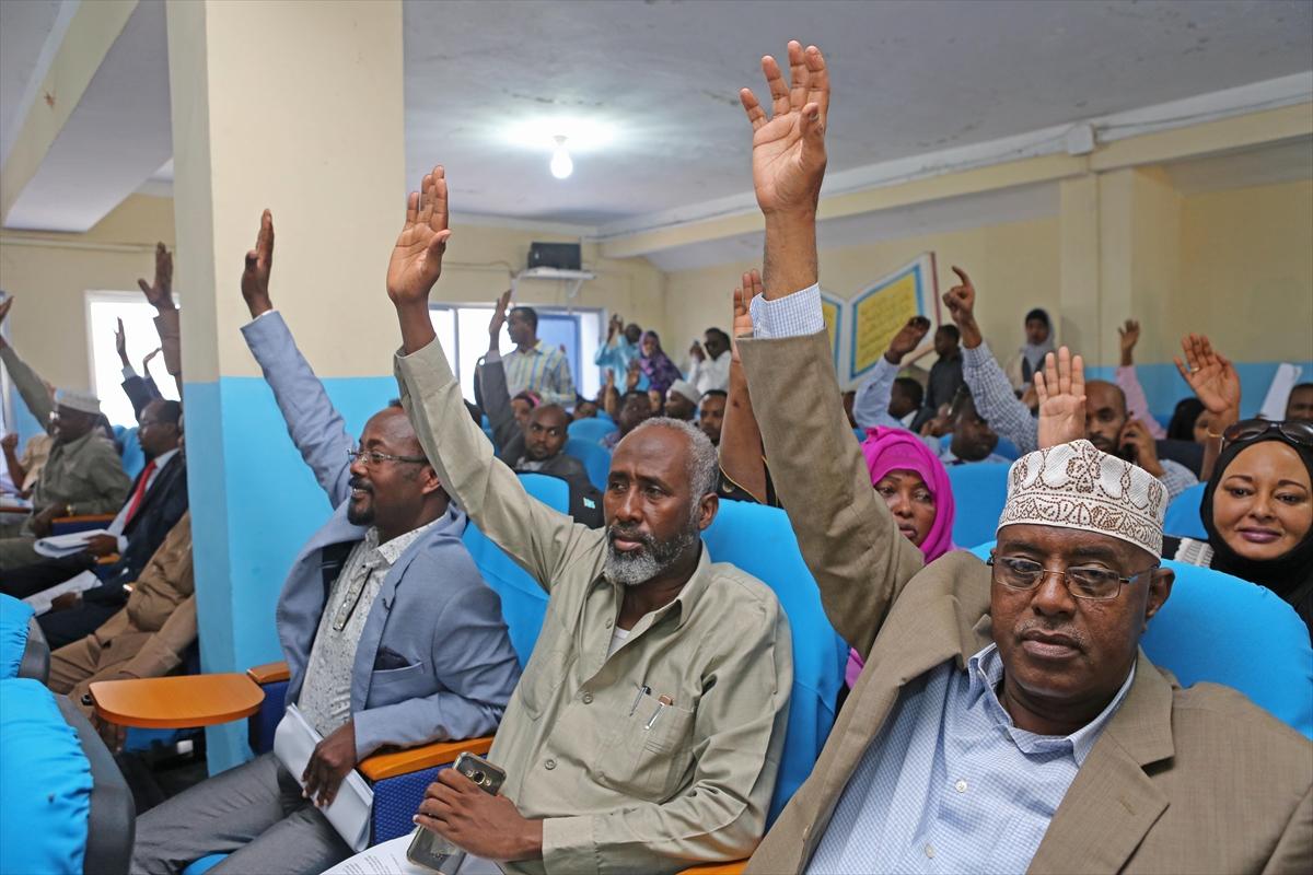 Somali'de yeni hükümet güvenoyu aldı