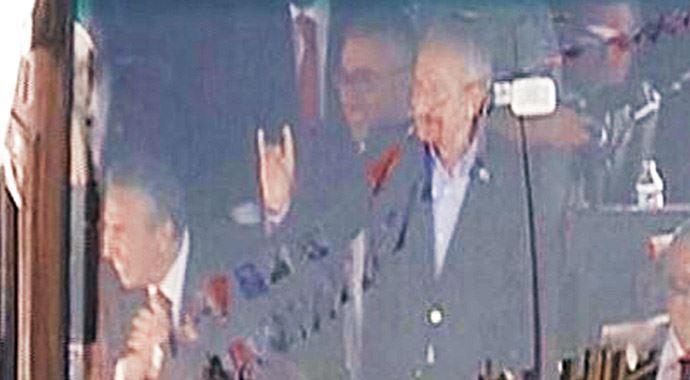 Kemal Kılıçdaroğlu bozkurt işareti yaptı