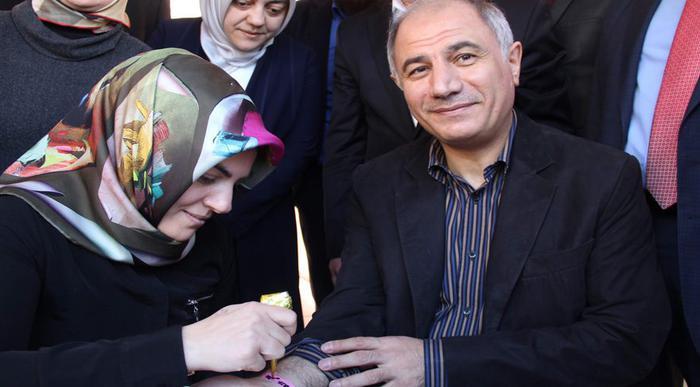 Efkan Ala koluna 'Evet' dövmesi yaptırdı