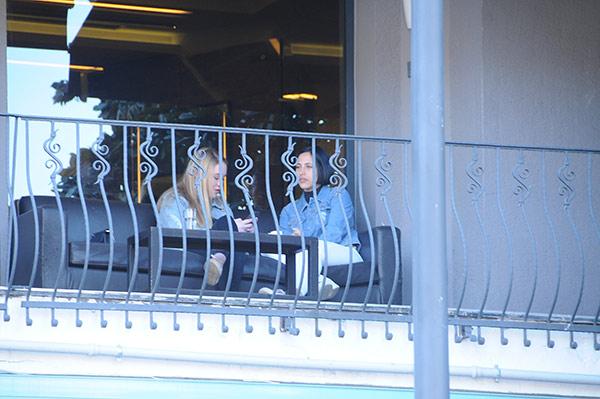 Zehra Çilingiroğlu sigara içerken yakalandı