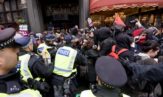 Londra'da olaylı gösteriler