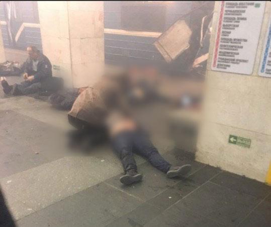 St. Petersburg metrosunda patlama