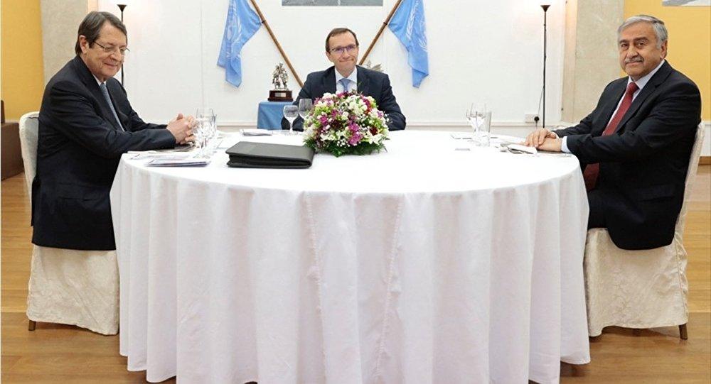 Akıncı ile Anastasiadis bir araya geldi