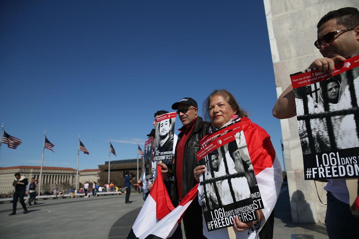 ABD'de darbeci Sisi protesto edildi
