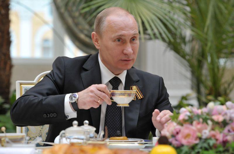 Putin güne çay içerek başlıyor