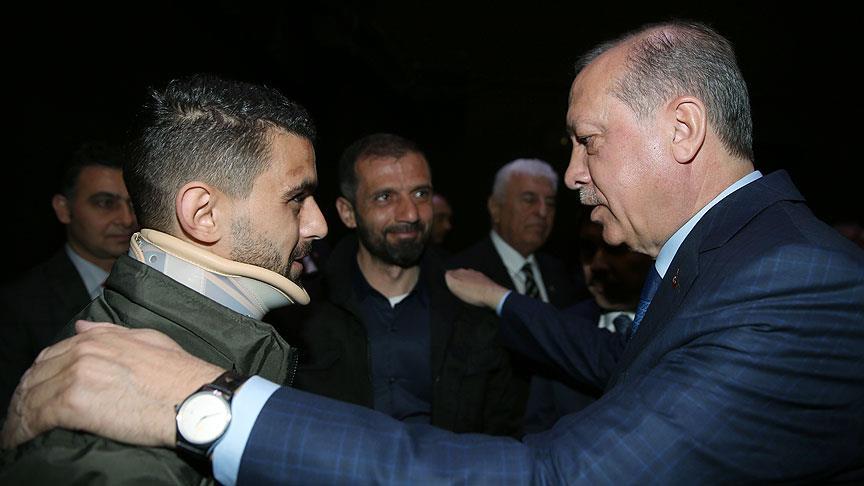 Erdoğan Hollanda polisinin köpekle saldırdığı Kurt'la görüştü