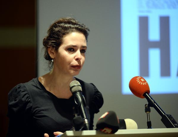 Ağlak hayırcı Pelin Batu'ya tepki yağıyor