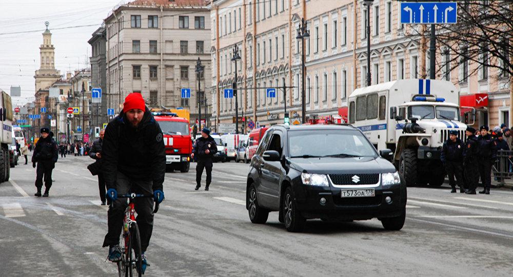 St Petersburg'daki metro yeniden açıldı