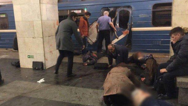 St Petersburg'daki metro yeniden açıldı