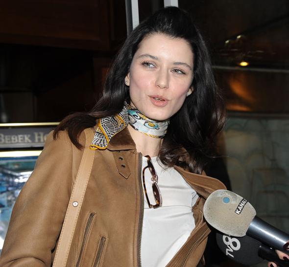 Beren Saat tüp bebek sorusuna kızdı