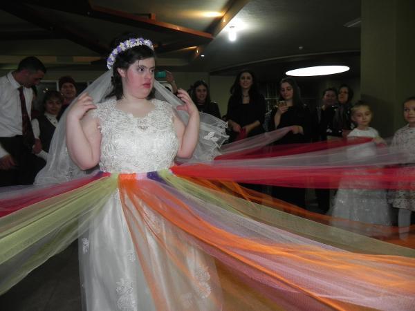 Down sendromlu Çiğdem’in gelinlik hayali gerçek oldu