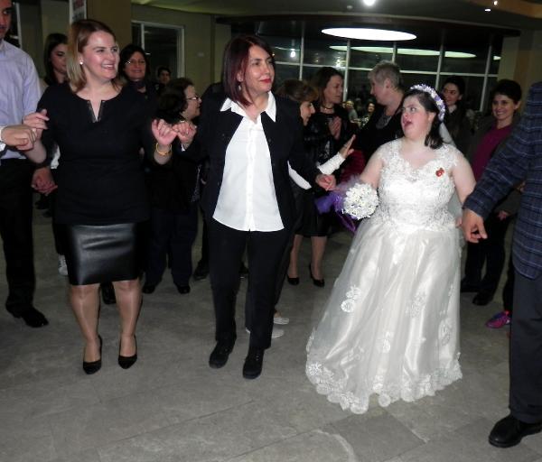 Down sendromlu Çiğdem’in gelinlik hayali gerçek oldu