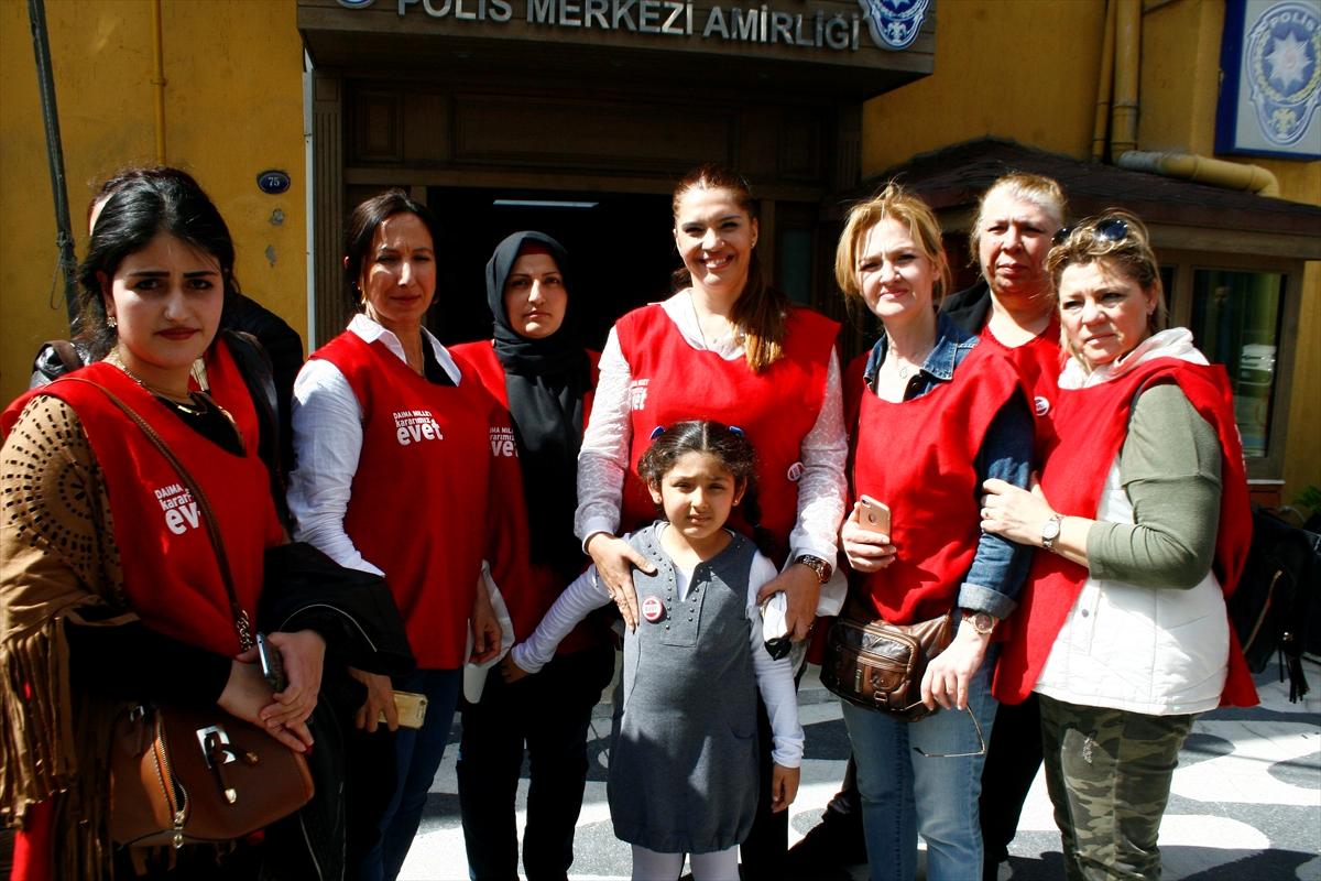 İzmir'de 'evet' mitingine gidenlere çirkin saldırı
