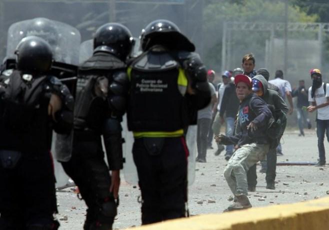 Venezuela'da protesto: 4 kişi öldü