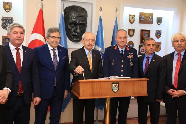Kılıçdaroğlu'na askeri üste törenli karşılama
