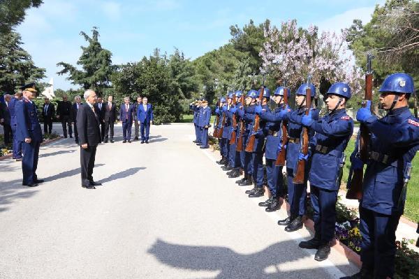 Kılıçdaroğlu'na askeri üste törenli karşılama