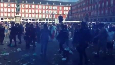 Cebelitarık bizim diyen İngiliz taraftar İspanya'da dayak yedi